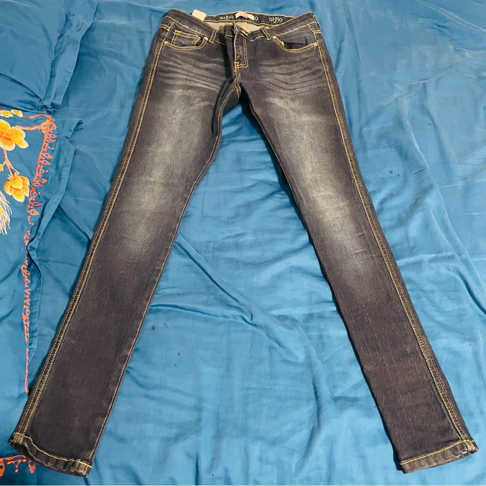 Straight fit jeans women weight 125 to 135 lbs and height 5’2” to 5’4”